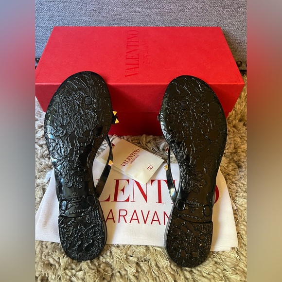 New VALENTINO GARAVANI Rockstud black PVC Thong PVC flip flops sandals - Picture 9 of 10